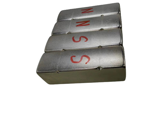 Mua Ni-Cu-Ni lớp phủ N52 65x20.5x20 cực trên bề mặt cong với khe hở nhẹ trên mặt bán kính trường từ mạnh MGOe online manufacture
